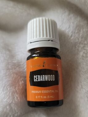 Young Living Cedarwood Therapeutic Grade Essential Oil 5ml - New‎ Sealed.